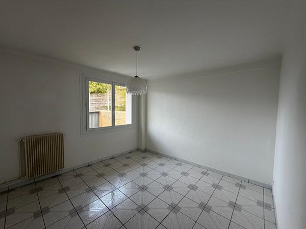 Appartement 4 pièces à vendre Carcassonne centre proche commodités parking cave copropriété entretenue