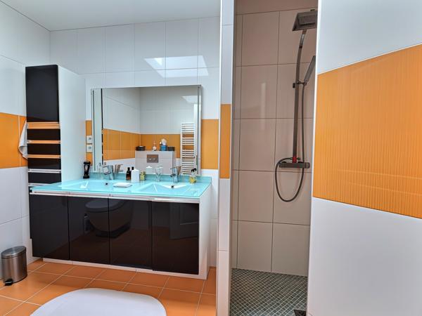 Maison
         4 pièces
        - 96 m² Exclusivité 360 000 € *