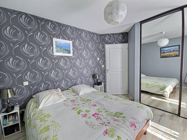 Maison
         4 pièces
        - 96 m² Exclusivité 360 000 € *