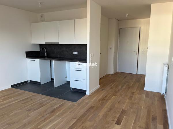 Location Studio 29.08 m² - Courbevoie 92400
