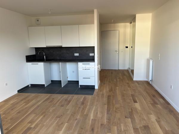 Location Studio 29.08 m² - Courbevoie 92400