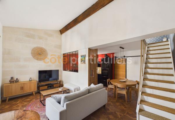 Vente
                Appartement72 m² - 4 Pièces -
                    BORDEAUX (33000)