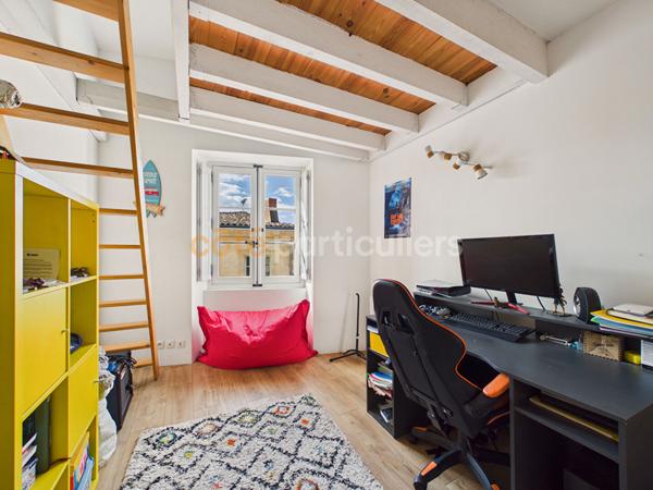 Vente
                Appartement72 m² - 4 Pièces -
                    BORDEAUX (33000)