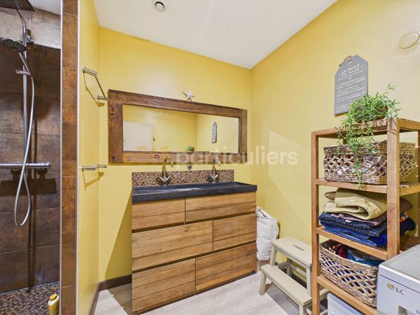 Vente
                Appartement72 m² - 4 Pièces -
                    BORDEAUX (33000)