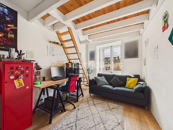 Vente
                Appartement72 m² - 4 Pièces -
                    BORDEAUX (33000)