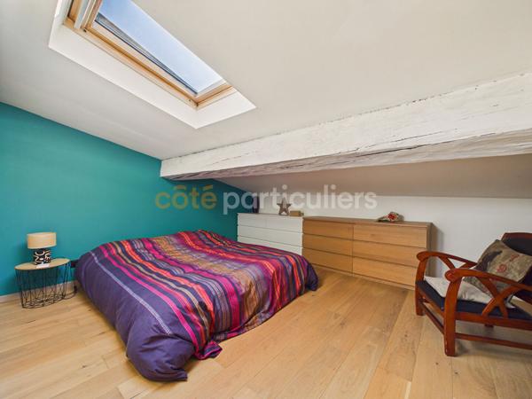 Vente
                Appartement72 m² - 4 Pièces -
                    BORDEAUX (33000)