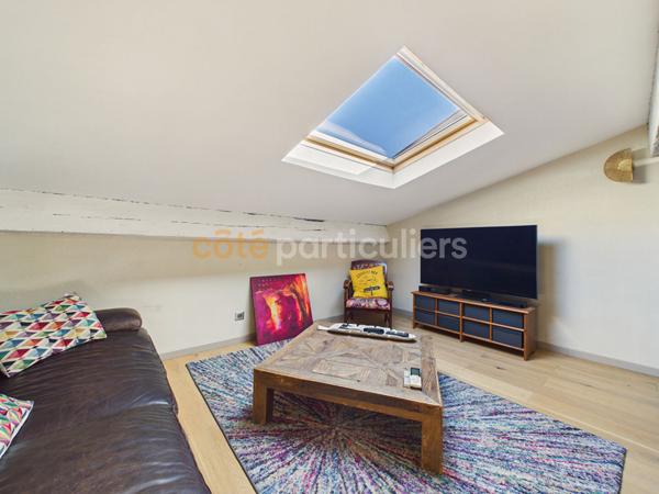 Vente
                Appartement72 m² - 4 Pièces -
                    BORDEAUX (33000)