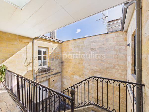 Vente
                Appartement72 m² - 4 Pièces -
                    BORDEAUX (33000)