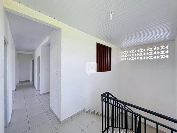 Dpt (Guyane) , à louer CAYENNE appartement T4 de 92 m² au 1er étage.