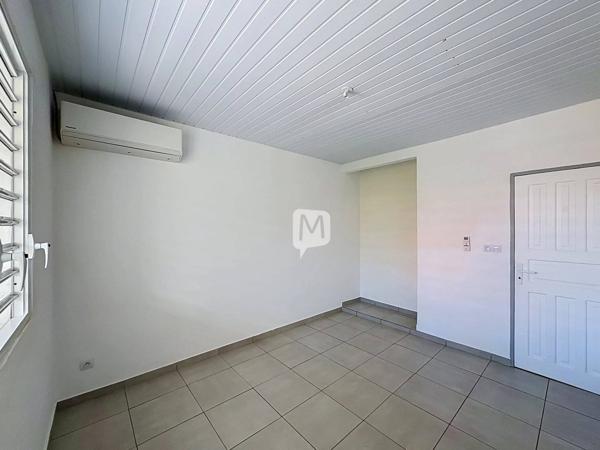 Dpt (Guyane) , à louer CAYENNE appartement T4 de 92 m² au 1er étage.