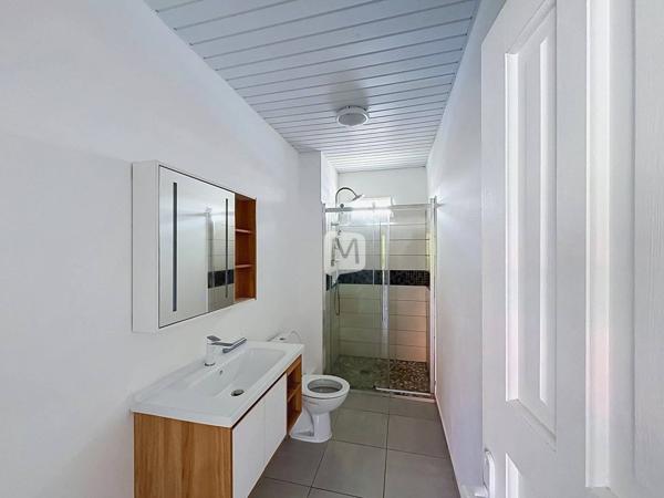 Dpt (Guyane) , à louer CAYENNE appartement T4 de 92 m² au 1er étage.