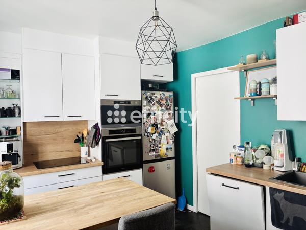 Appartement
         3 pièces
        - 55 m² 530 000 € *