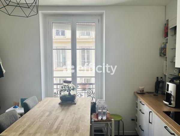 Appartement
         3 pièces
        - 55 m² 530 000 € *