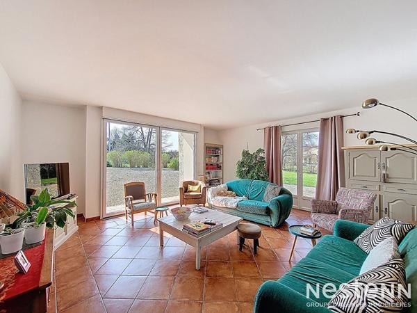 A Vendre Maison en pierre rénovée de 185 m² avec piscine et double garage au coeur de la campagne Condomoise