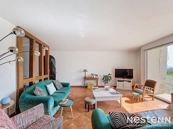 A Vendre Maison en pierre rénovée de 185 m² avec piscine et double garage au coeur de la campagne Condomoise