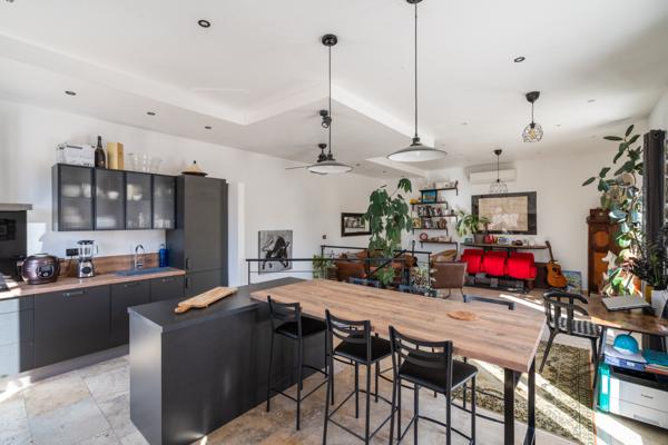 Arles (13200) Lumineuse Maison type loft