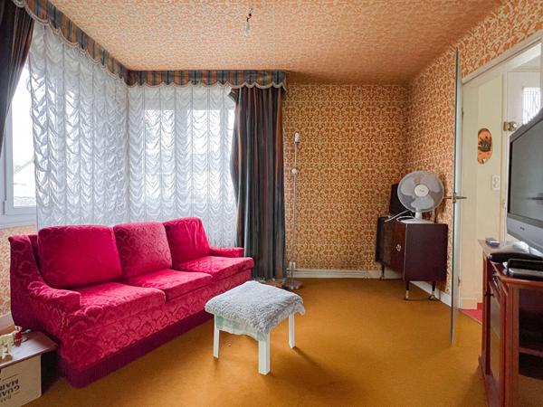 A vendre - Maison familiale de 123 m², 3 chambres, avec jardin sur belle parcelle de 600 m² avec garage et hangar de 115 m²