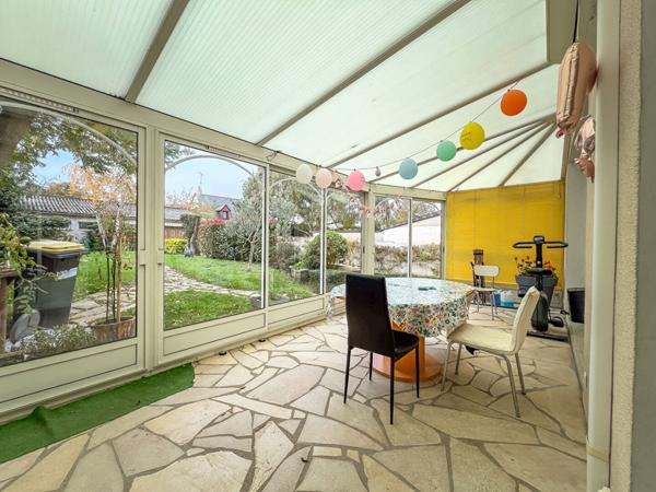 A vendre - Maison familiale de 123 m², 3 chambres, avec jardin sur belle parcelle de 600 m² avec garage et hangar de 115 m²