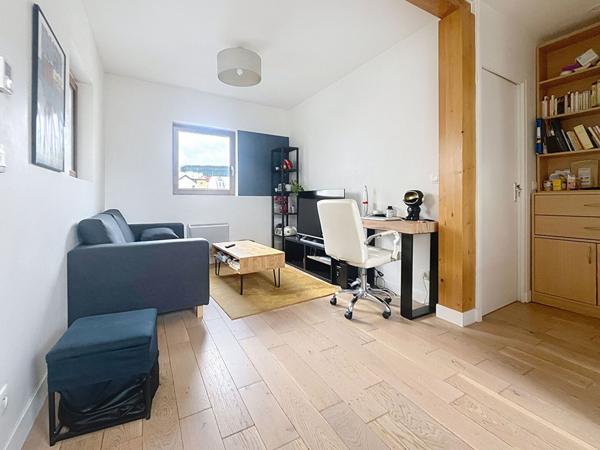 Appartement 2 pièce(s) 34 m2 récent, terrasse, lumineux,transports