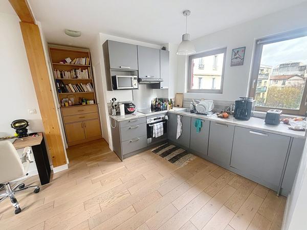 Appartement 2 pièce(s) 34 m2 récent, terrasse, lumineux,transports