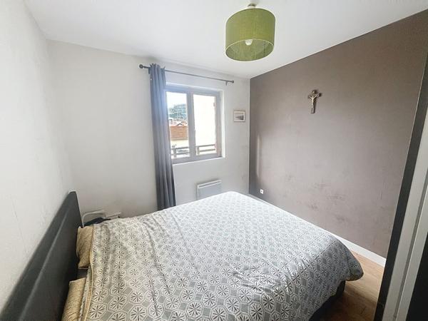 Appartement 2 pièce(s) 34 m2 récent, terrasse, lumineux,transports