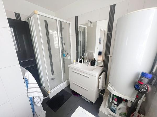 Appartement 2 pièce(s) 34 m2 récent, terrasse, lumineux,transports