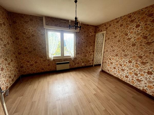 Immeuble à CANCON. Immeuble de rapport composé de deux appartements T3. Venez découvrir cet immeuble composé d'un appartement de 60,12m2 actuellement loué 450€ charges comprises depuis le 22/02/2016. Cet appartement comprend deux chambres et un jardin ain , Cancon