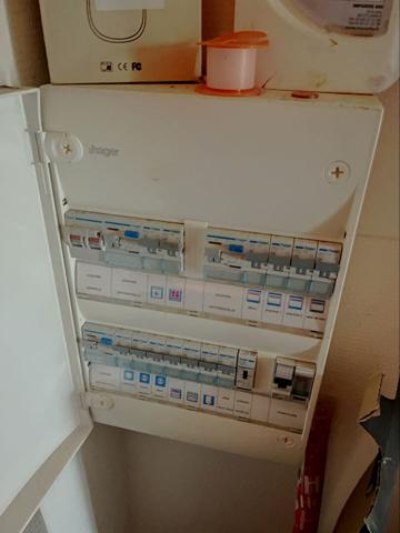 Immeuble à CANCON. Immeuble de rapport composé de deux appartements T3. Venez découvrir cet immeuble composé d'un appartement de 60,12m2 actuellement loué 450€ charges comprises depuis le 22/02/2016. Cet appartement comprend deux chambres et un jardin ain , Cancon