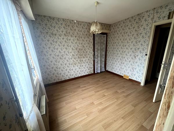 Immeuble à CANCON. Immeuble de rapport composé de deux appartements T3. Venez découvrir cet immeuble composé d'un appartement de 60,12m2 actuellement loué 450€ charges comprises depuis le 22/02/2016. Cet appartement comprend deux chambres et un jardin ain , Cancon