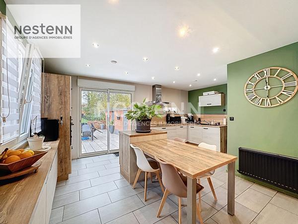 Maison moderne et chaleureuse de 120 m² à Marck comprenant 4 chambres spacieuses, un jardin et un double garage.