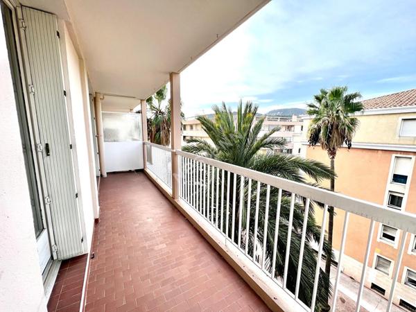 Appartement Gare d'HYERES - T2 - Balcon- Stationnement