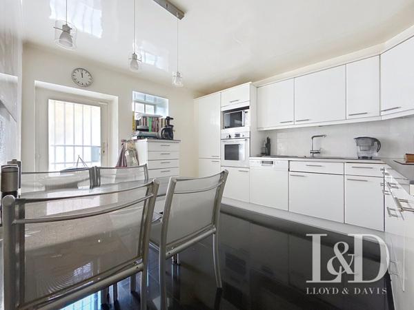 Garches - Maison de ville lumineuse – Emplacement idéal, tout à pied !