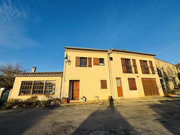 Proche CARCASSONNE, Maison avec deux logements, jardin et garage.