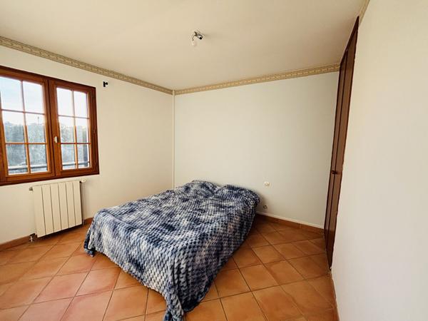 Proche CARCASSONNE, Maison avec deux logements, jardin et garage.