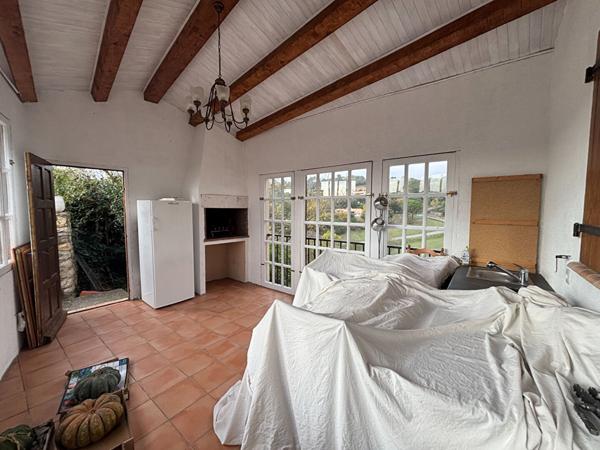Proche CARCASSONNE, Maison avec deux logements, jardin et garage.