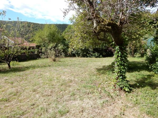 Maison EN Pierre Avec 2 Appartements - Garage - Grand Terrain