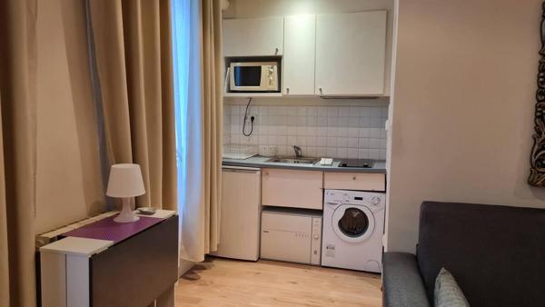 Secteur Vavin - Charmant studio en étage élevé, meublé