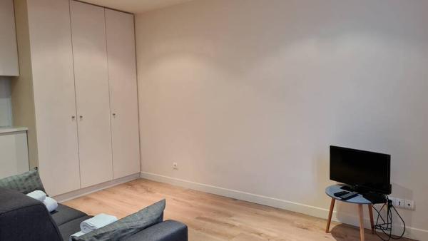 Secteur Vavin - Charmant studio en étage élevé, meublé