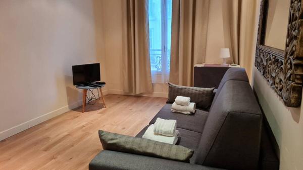 Secteur Vavin - Charmant studio en étage élevé, meublé