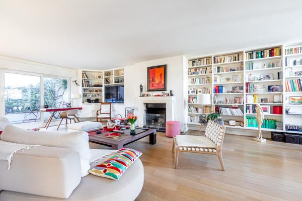 Très belle maison familiale avec 6 chambres, terrasse et jardin.