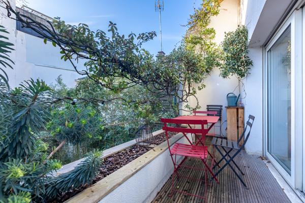 Très belle maison familiale avec 6 chambres, terrasse et jardin.