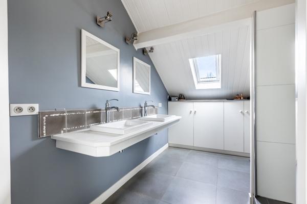 Très belle maison familiale avec 6 chambres, terrasse et jardin.