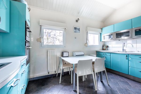 Très belle maison familiale avec 6 chambres, terrasse et jardin.