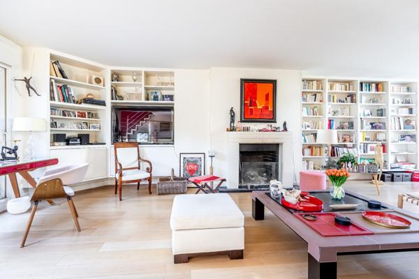 Très belle maison familiale avec 6 chambres, terrasse et jardin.