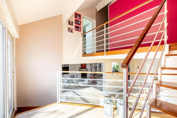Très belle maison familiale avec 6 chambres, terrasse et jardin.