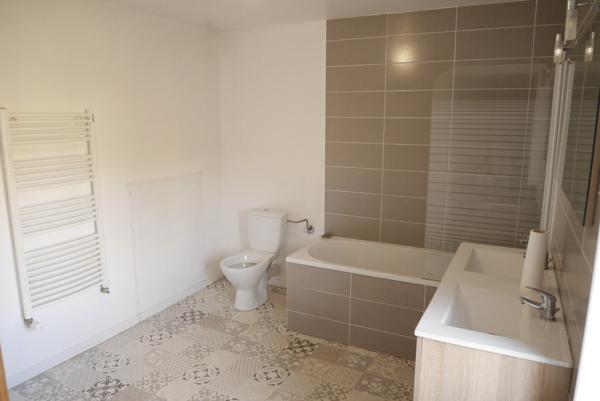 MAISON DE VILLE AVEC GARAGE ET JARDIN 87 900 €