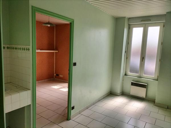 Local commercial Tonnay-Charente 6 pièce(s) 91.06m²