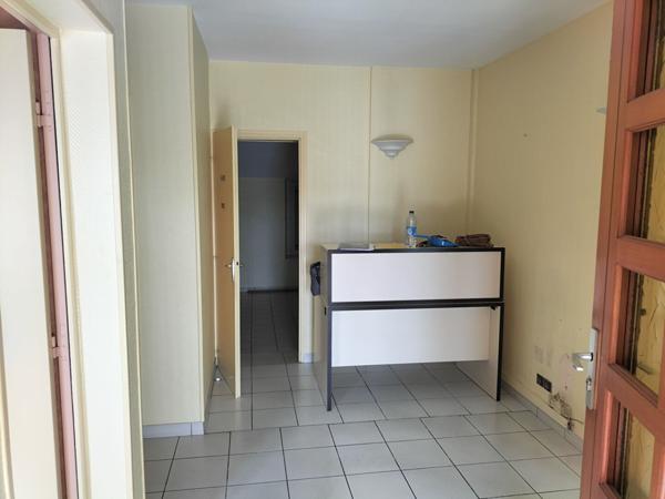 Local commercial Tonnay-Charente 6 pièce(s) 91.06m²