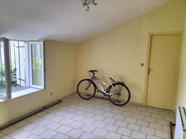 Local commercial Tonnay-Charente 6 pièce(s) 91.06m²