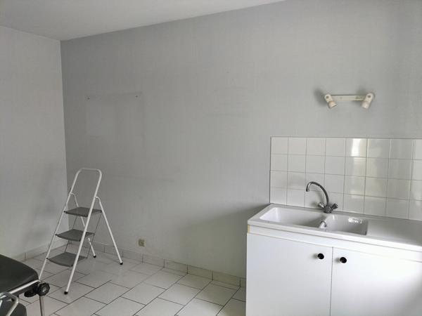 Local commercial Tonnay-Charente 6 pièce(s) 91.06m²